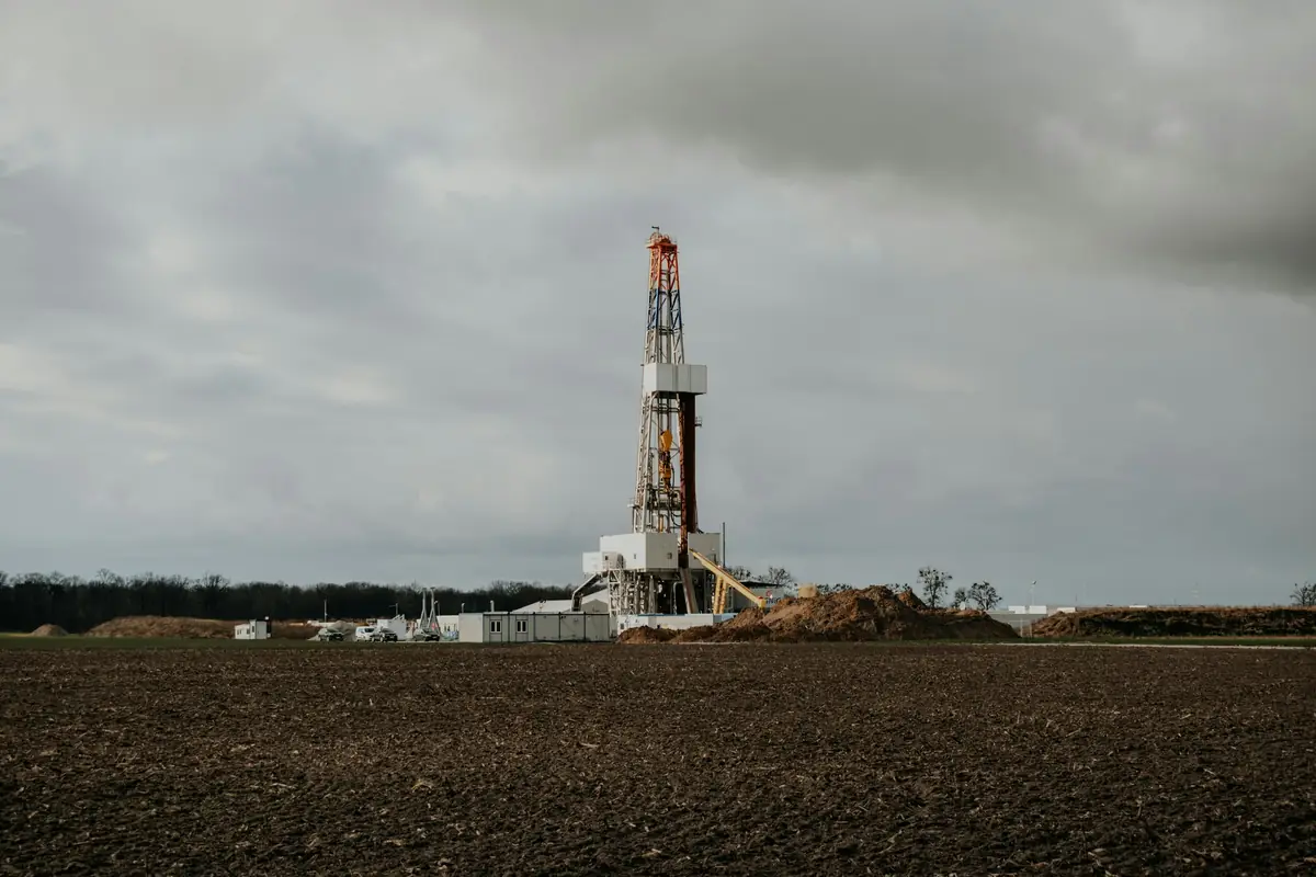 Land drilling rig in an open field